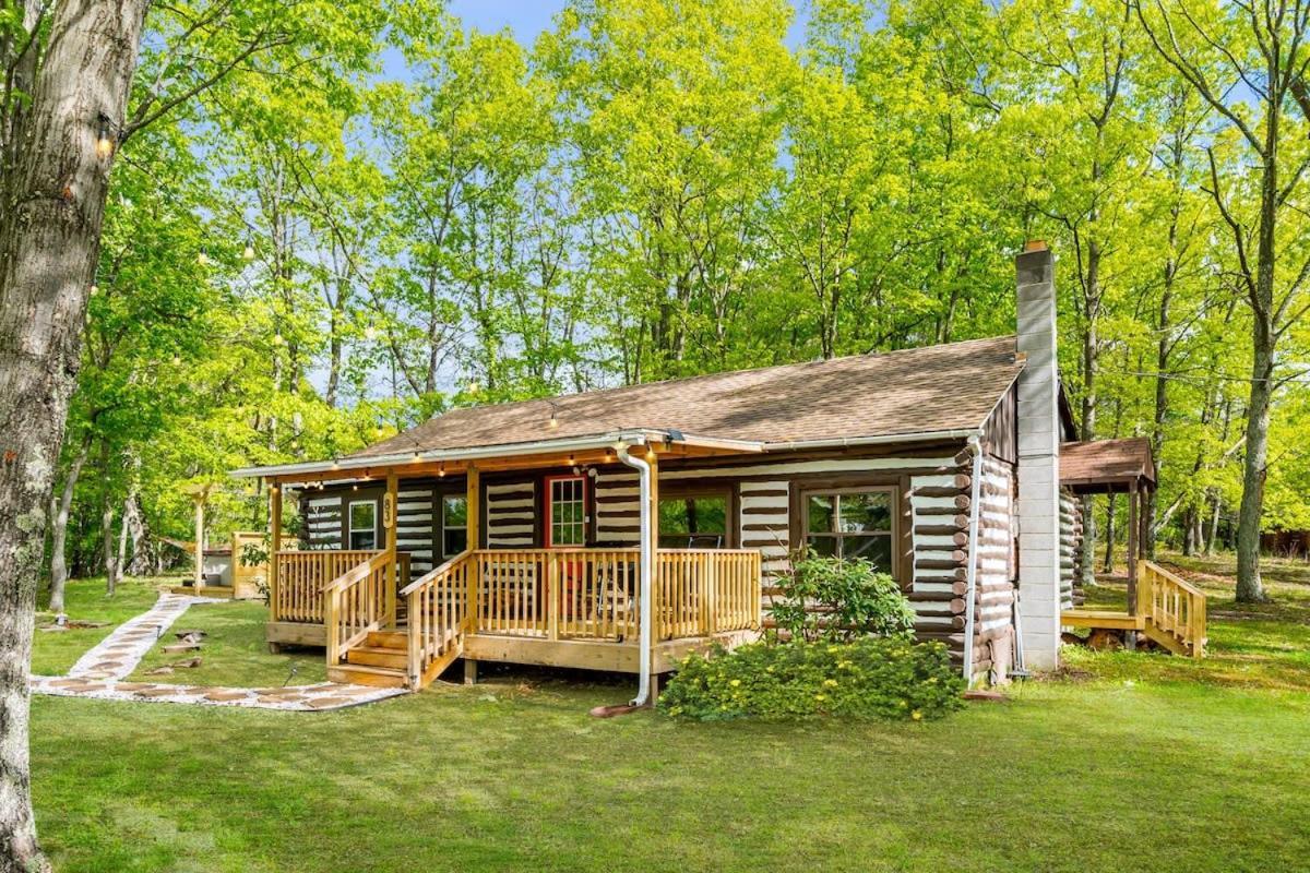 Modernized Log Cabin W Hot Tub Fire Pit & Views Berkeley Springs Εξωτερικό φωτογραφία
