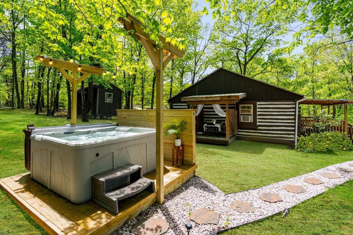 Modernized Log Cabin W Hot Tub Fire Pit & Views Berkeley Springs Εξωτερικό φωτογραφία