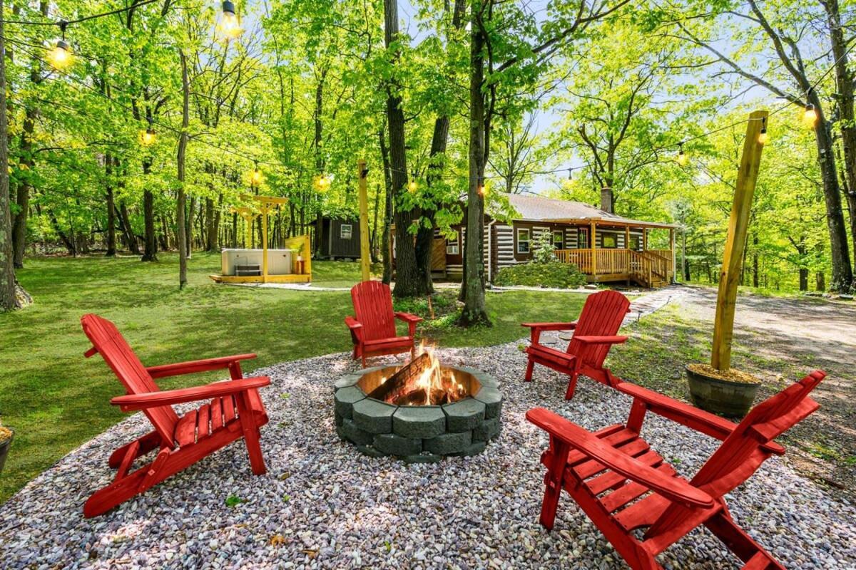 Modernized Log Cabin W Hot Tub Fire Pit & Views Berkeley Springs Εξωτερικό φωτογραφία