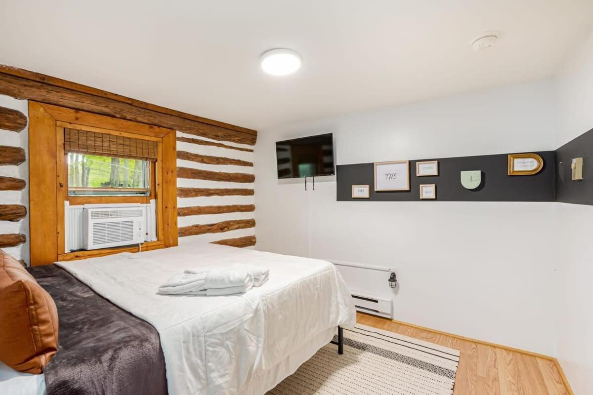 Modernized Log Cabin W Hot Tub Fire Pit & Views Berkeley Springs Εξωτερικό φωτογραφία