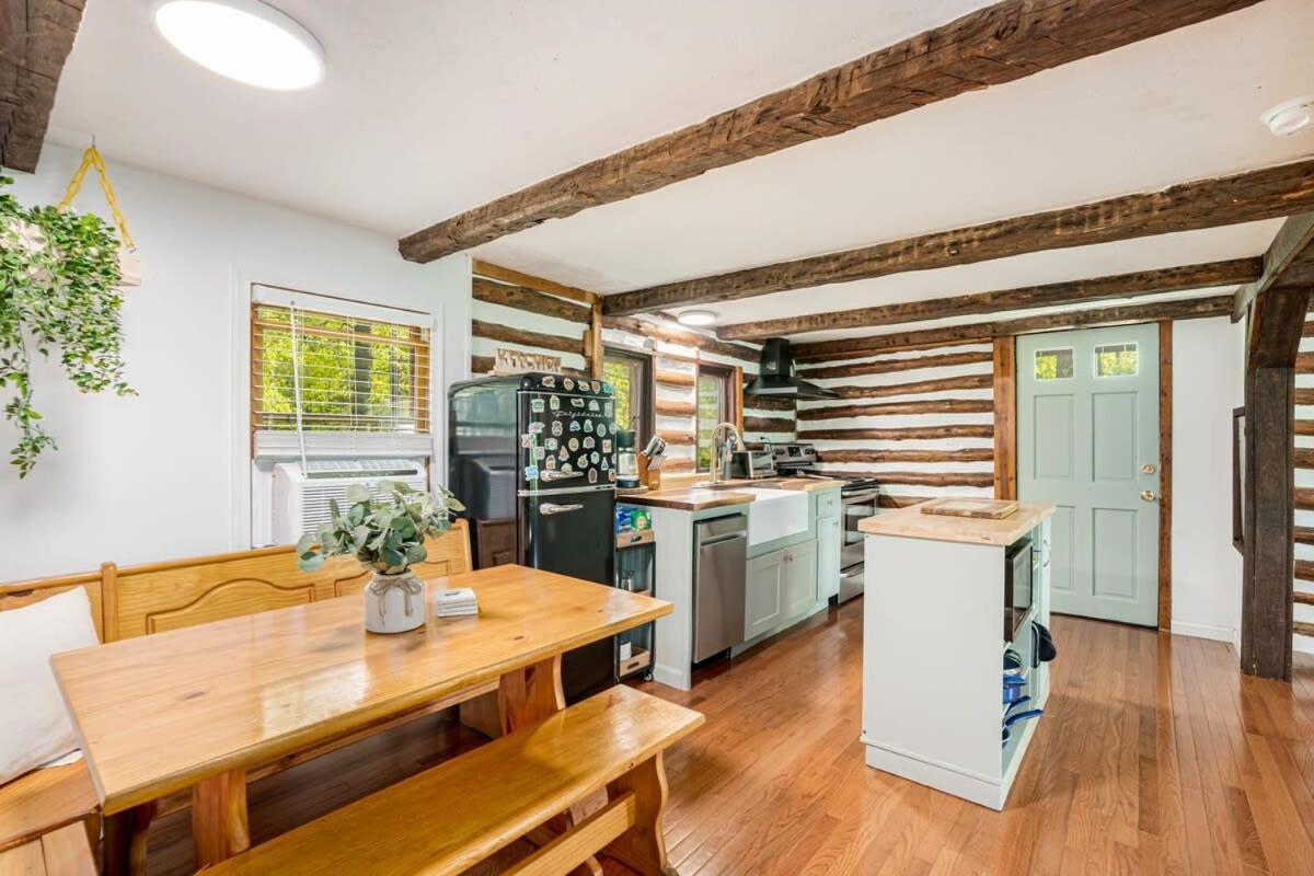 Modernized Log Cabin W Hot Tub Fire Pit & Views Berkeley Springs Εξωτερικό φωτογραφία