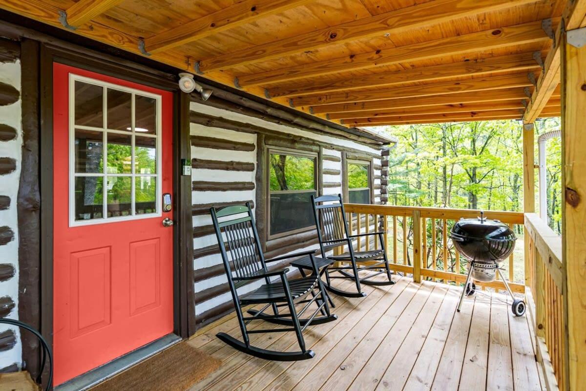 Modernized Log Cabin W Hot Tub Fire Pit & Views Berkeley Springs Εξωτερικό φωτογραφία