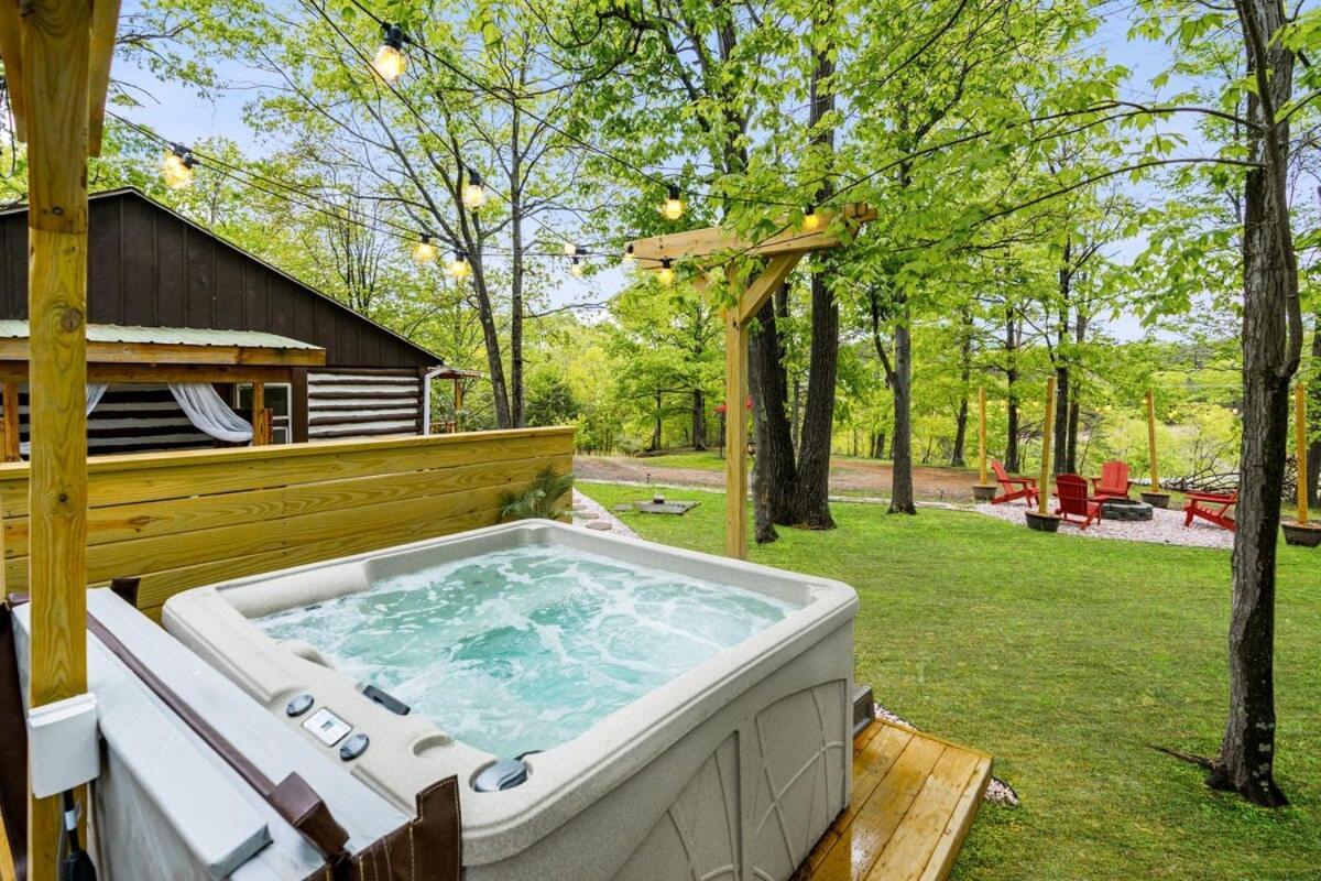 Modernized Log Cabin W Hot Tub Fire Pit & Views Berkeley Springs Εξωτερικό φωτογραφία