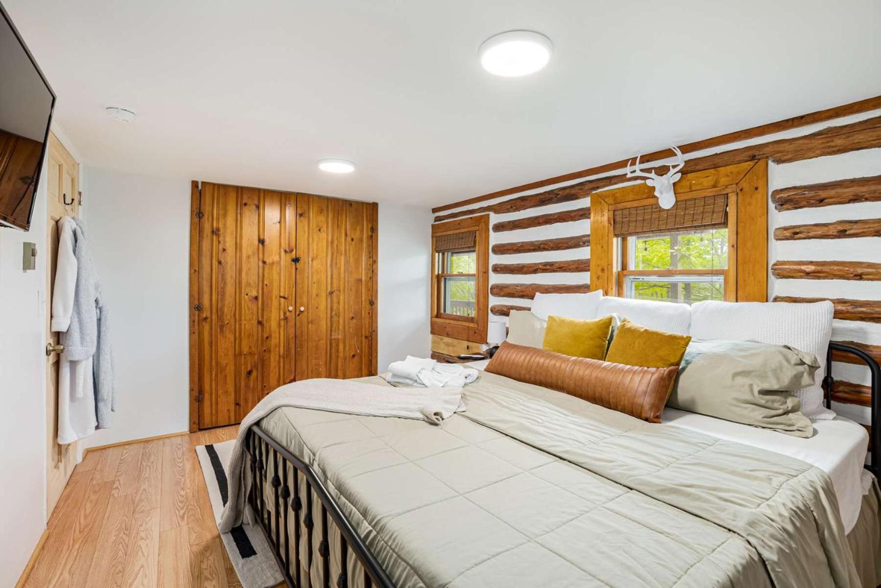 Modernized Log Cabin W Hot Tub Fire Pit & Views Berkeley Springs Εξωτερικό φωτογραφία