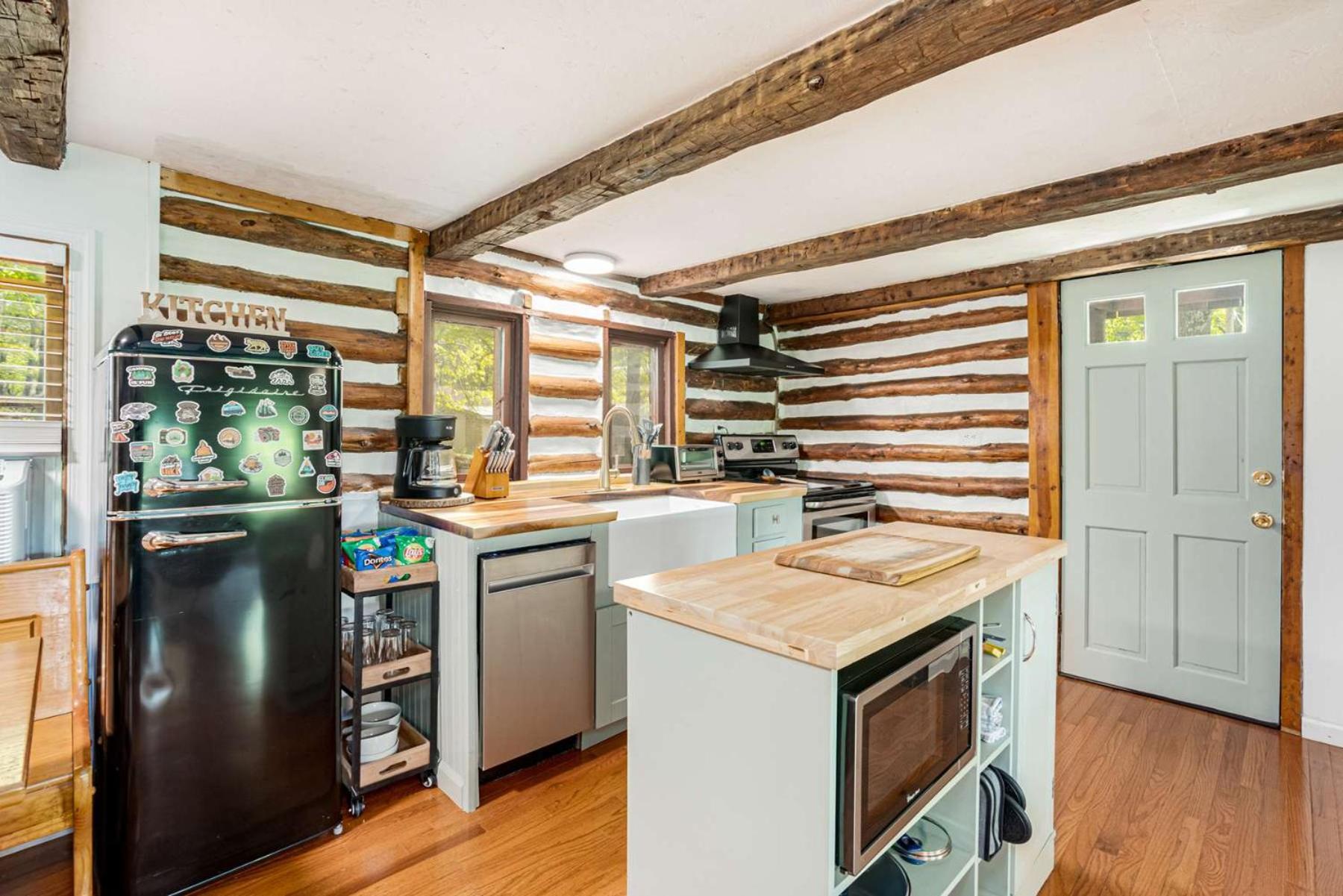 Modernized Log Cabin W Hot Tub Fire Pit & Views Berkeley Springs Εξωτερικό φωτογραφία