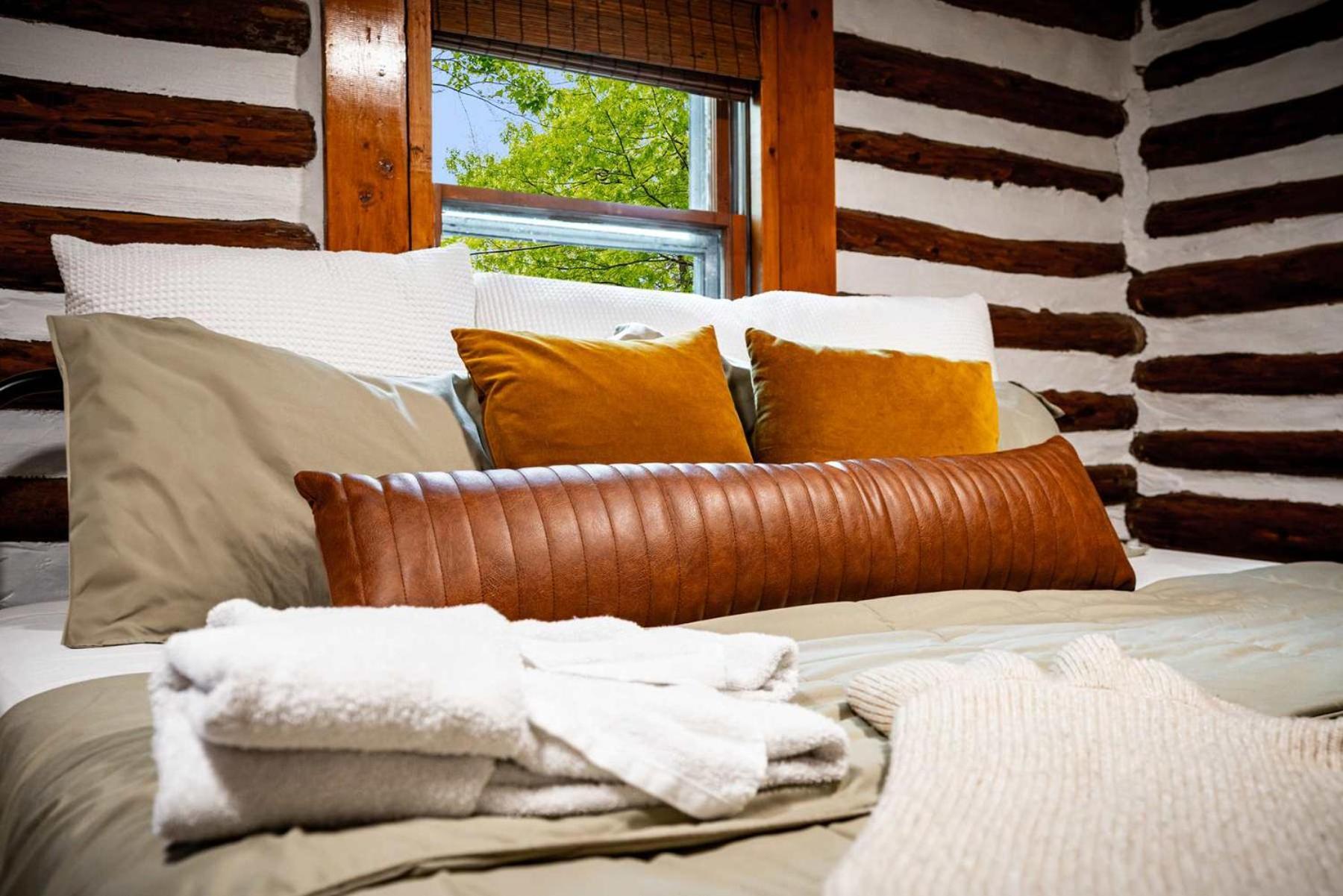 Modernized Log Cabin W Hot Tub Fire Pit & Views Berkeley Springs Εξωτερικό φωτογραφία