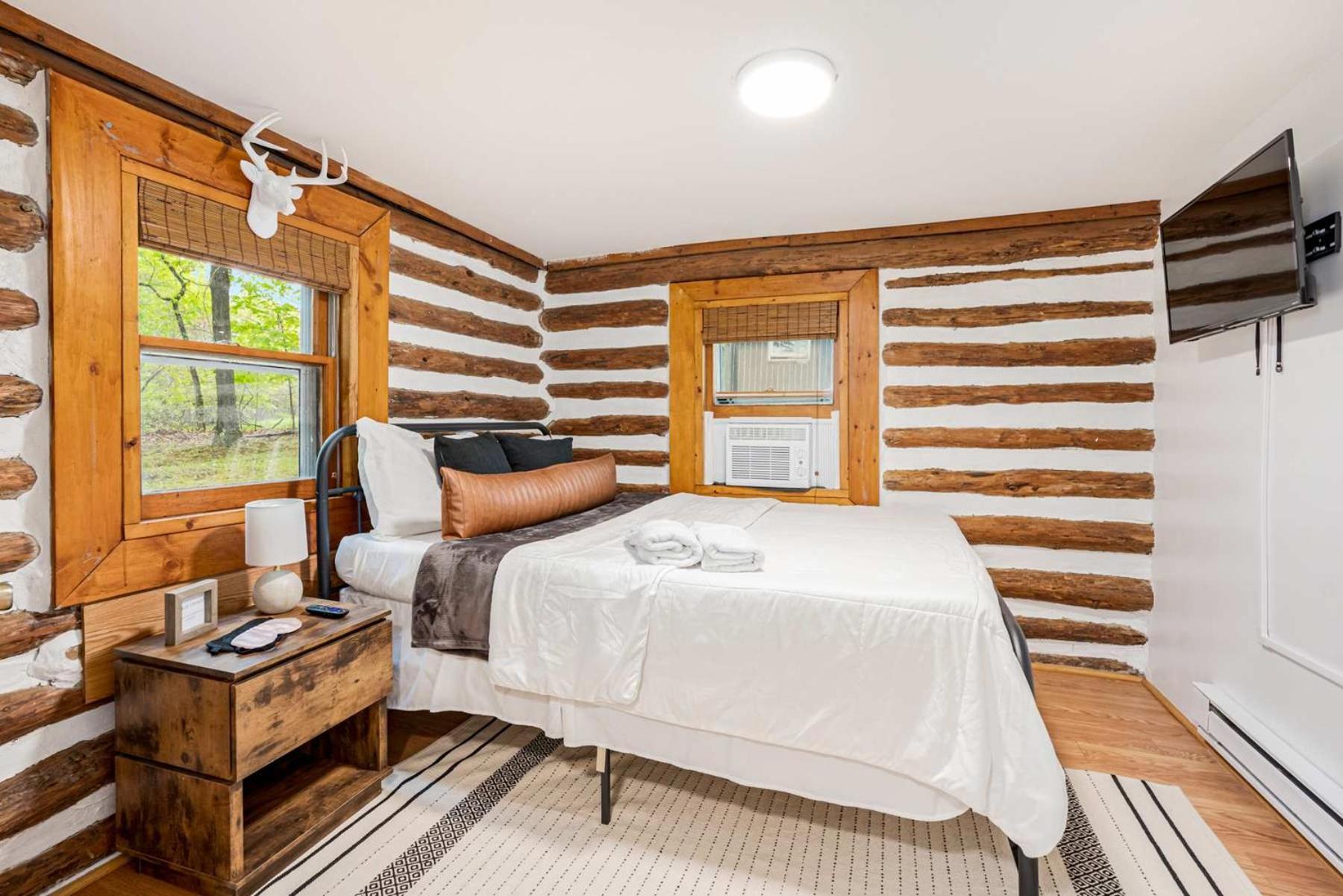 Modernized Log Cabin W Hot Tub Fire Pit & Views Berkeley Springs Εξωτερικό φωτογραφία