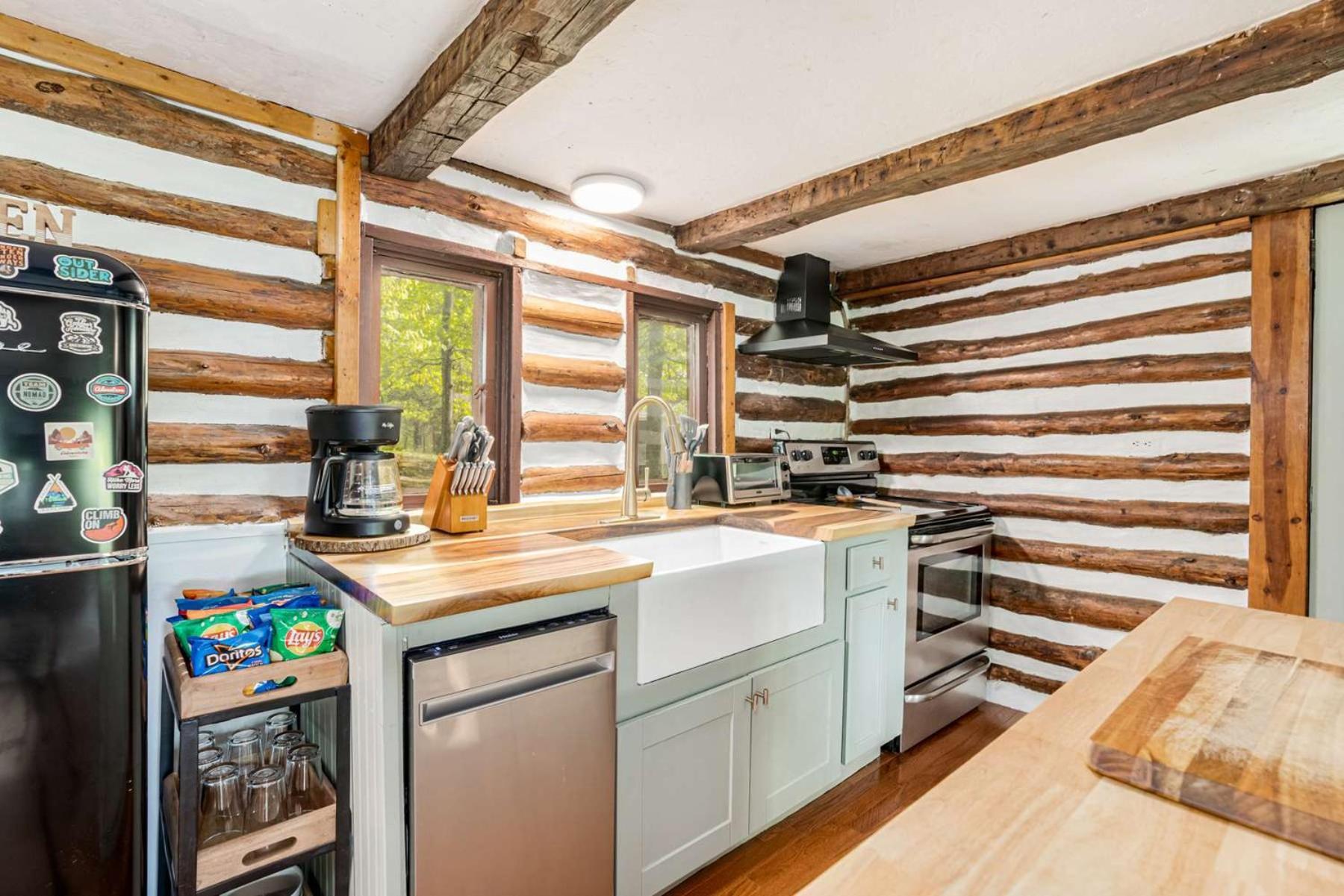 Modernized Log Cabin W Hot Tub Fire Pit & Views Berkeley Springs Εξωτερικό φωτογραφία